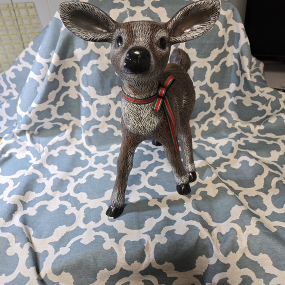 Hand painted ceramic Christmas Reindeer with bell - Picture 2 of 6